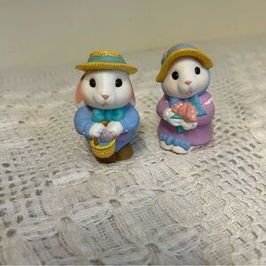 Bunnies/Rabbits Salt and Pepper Shakers